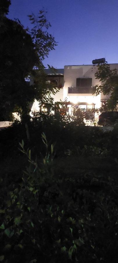 Livadi Ο Μπαξεσ公寓 外观 照片