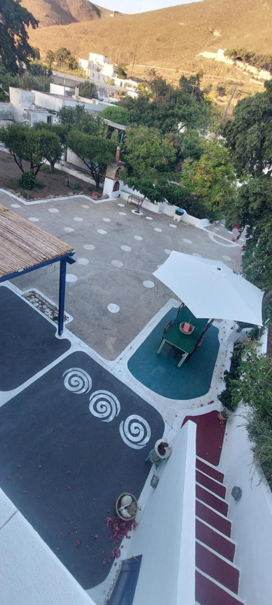 Livadi Ο Μπαξεσ公寓 外观 照片